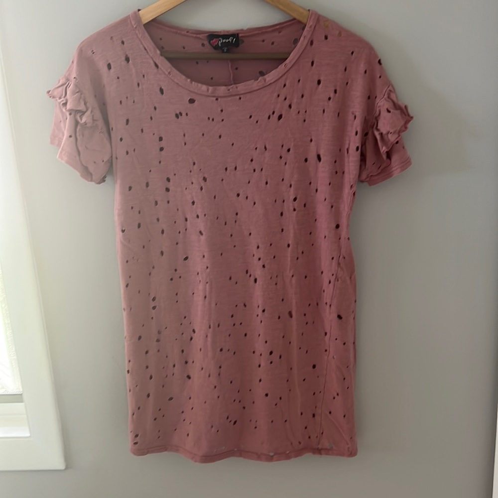 Short sleeve cotton tee with ruffle & cut out detail